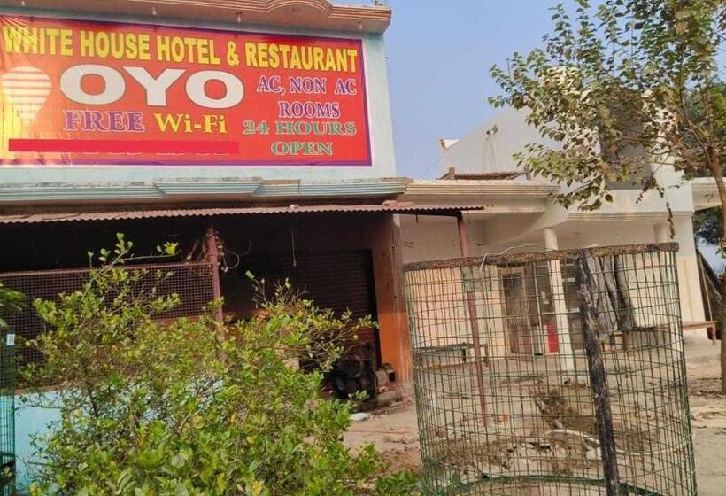 Oyo White House Hotel And Restaurant