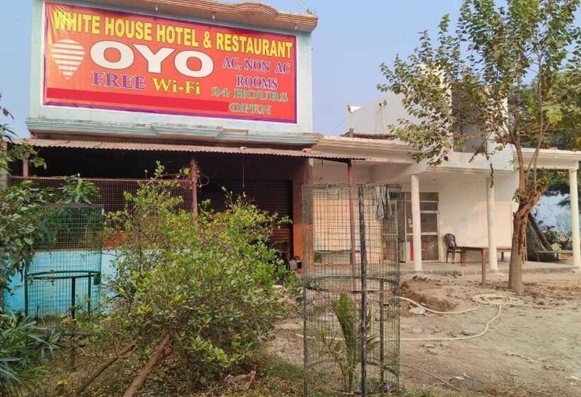 Oyo White House Hotel And Restaurant