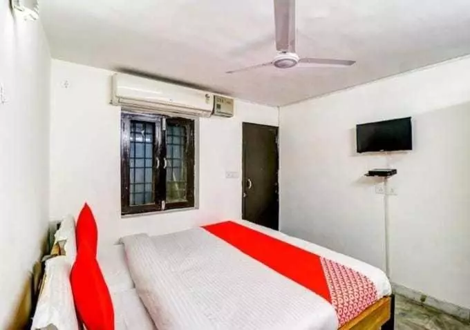 Oyo White House Hotel And Restaurant