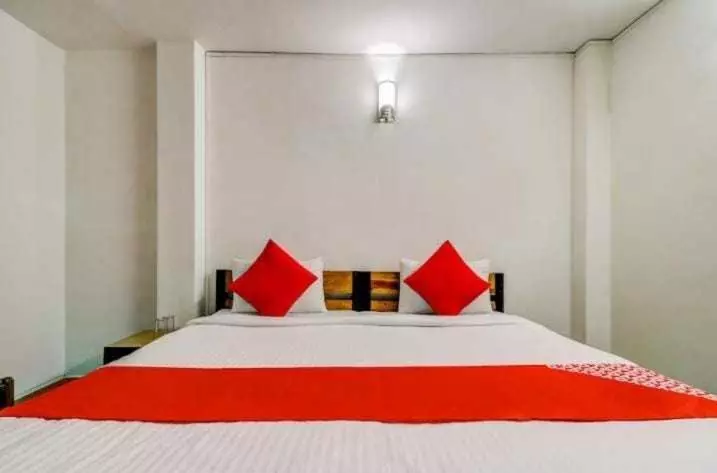 Oyo White House Hotel And Restaurant