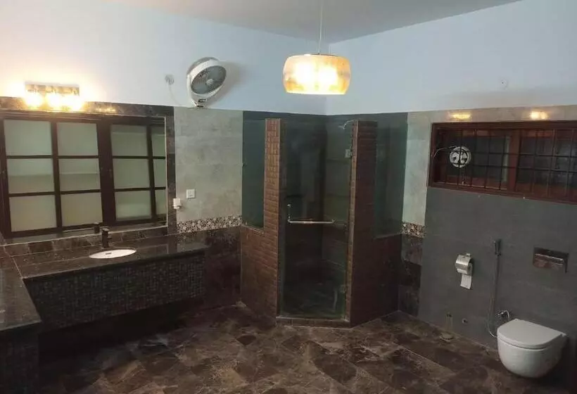 پانسیون Bondi Beach Resort
