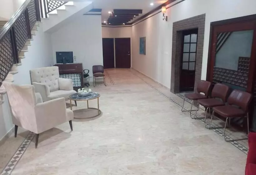 پانسیون Bondi Beach Resort