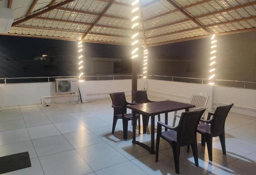 膳宿费 Shivalik Luxury Rooms