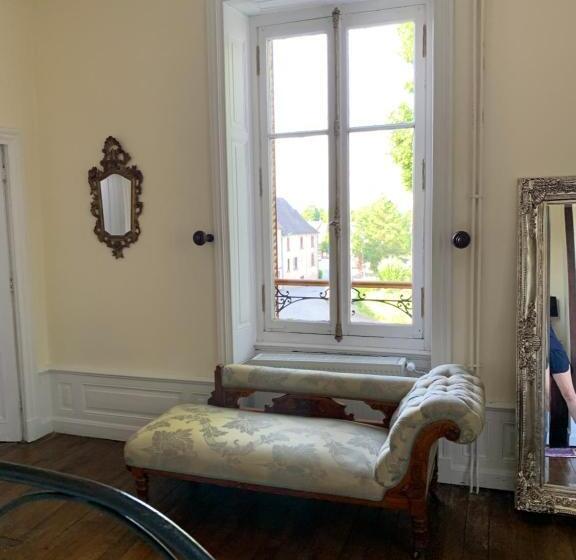 مبيت وإفطار Le Château Giat