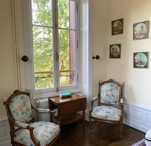 مبيت وإفطار Le Château Giat