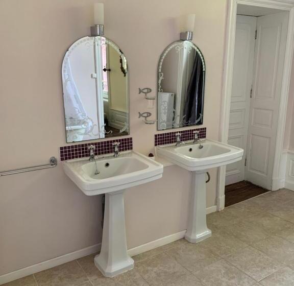 مبيت وإفطار Le Château Giat