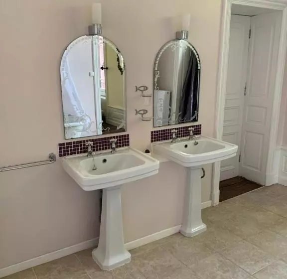 ベッドアンドブレックファースト Le Château Giat