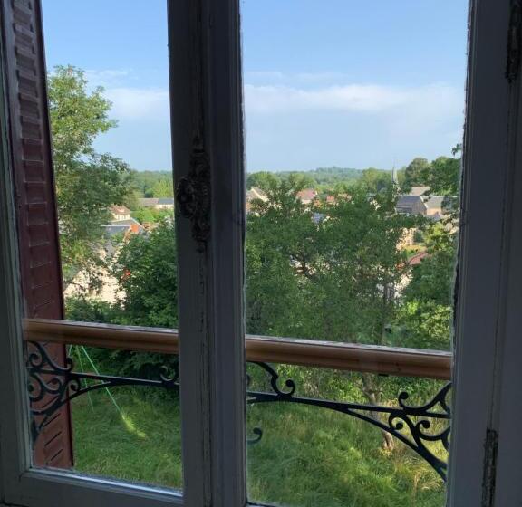 مبيت وإفطار Le Château Giat