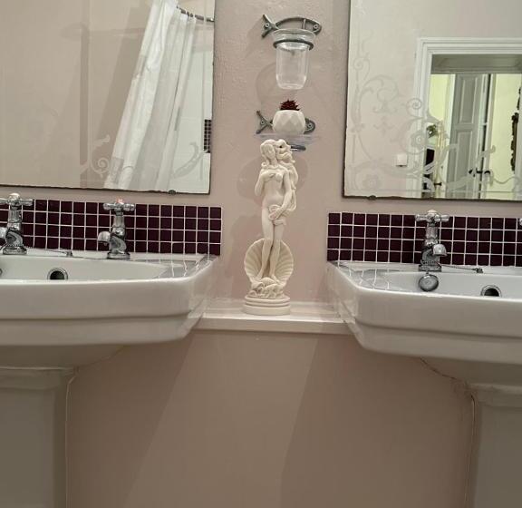 مبيت وإفطار Le Château Giat