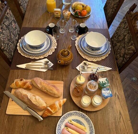 مبيت وإفطار Le Château Giat