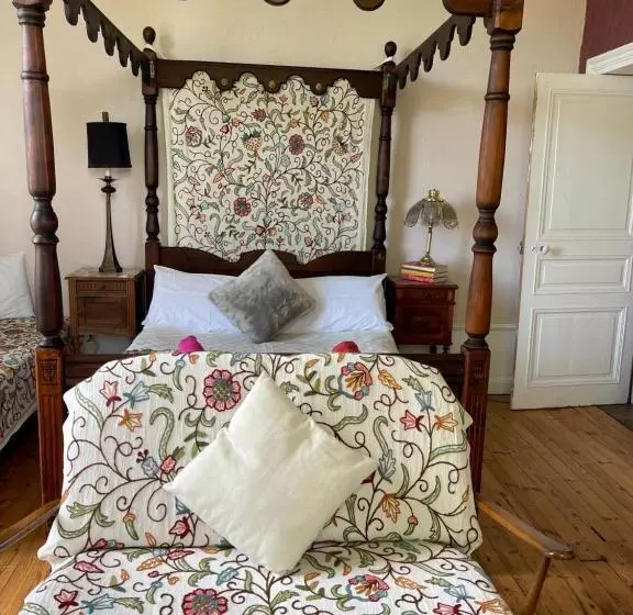 ベッドアンドブレックファースト Le Château Giat