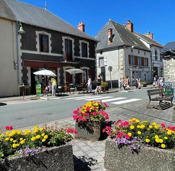 مبيت وإفطار Le Château Giat