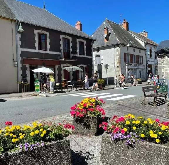 ベッドアンドブレックファースト Le Château Giat