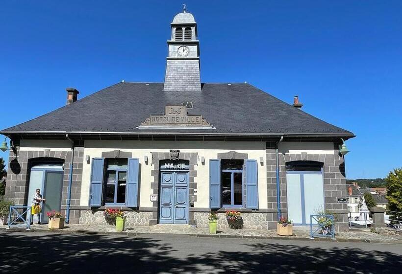 مبيت وإفطار Le Château Giat