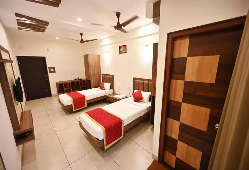 Hotelli Rays Inn And Pegs Family Restaurant