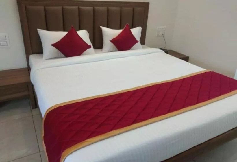 Hotelli Rays Inn And Pegs Family Restaurant