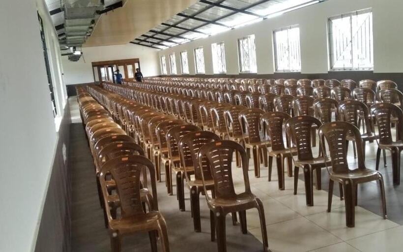 Hotel Rays Inn And Pegs Family Restaurant