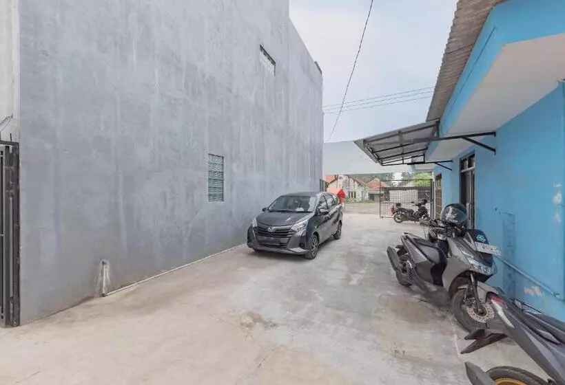 Hotelli Reddoorz Syariah Near Alun Alun Palimanan