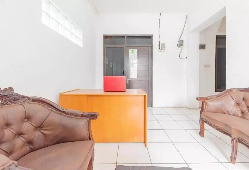 Hotelli Reddoorz Syariah Near Alun Alun Palimanan