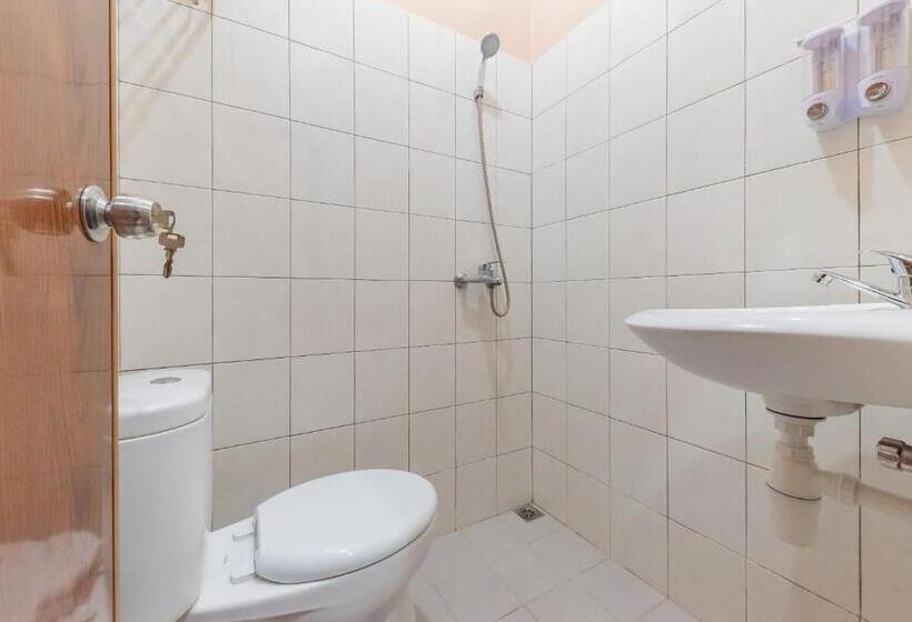 Otel Reddoorz Syariah Near Alun Alun Palimanan