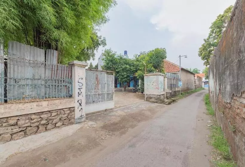 Hotelli Reddoorz Syariah Near Alun Alun Palimanan