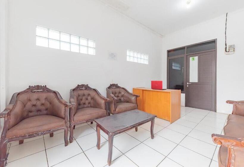 Otel Reddoorz Syariah Near Alun Alun Palimanan