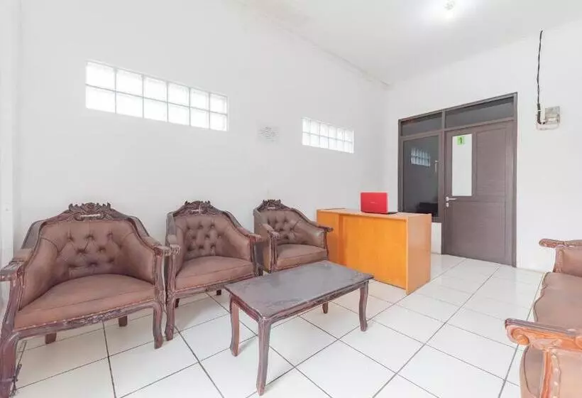 Hotelli Reddoorz Syariah Near Alun Alun Palimanan