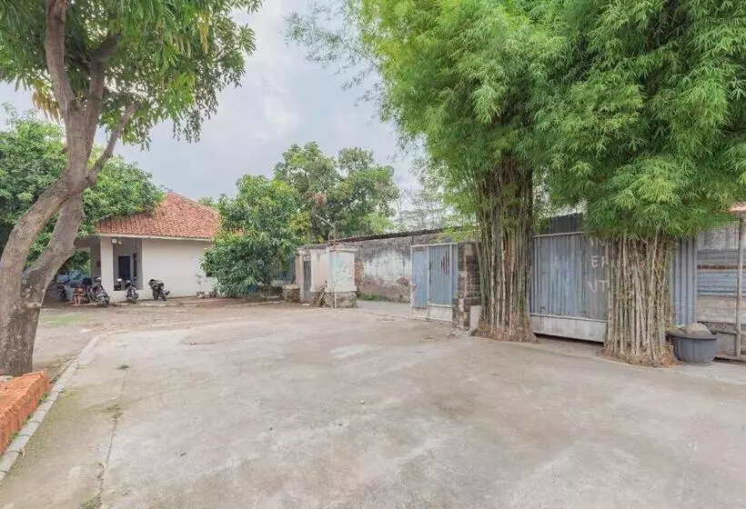 Hotelli Reddoorz Syariah Near Alun Alun Palimanan