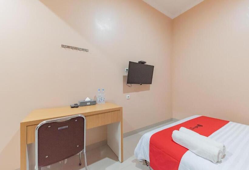 Otel Reddoorz Syariah Near Alun Alun Palimanan