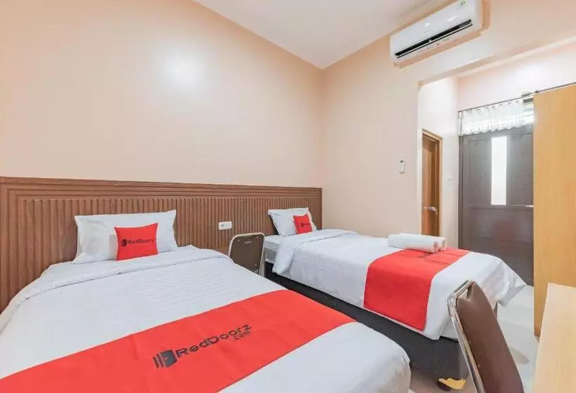 Hotelli Reddoorz Syariah Near Alun Alun Palimanan