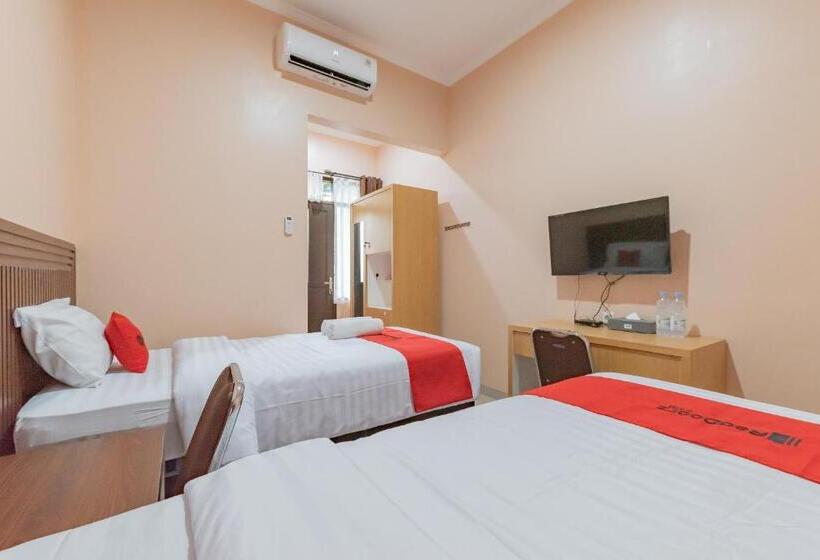 Otel Reddoorz Syariah Near Alun Alun Palimanan
