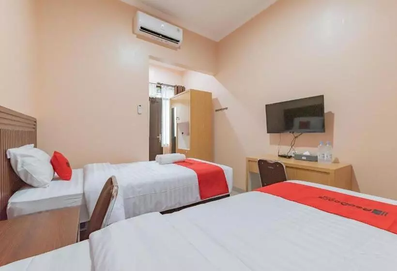 Hotelli Reddoorz Syariah Near Alun Alun Palimanan