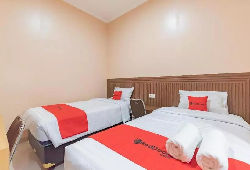 Hotelli Reddoorz Syariah Near Alun Alun Palimanan