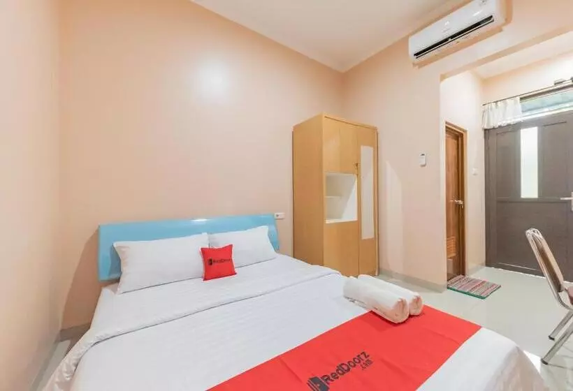 Hotelli Reddoorz Syariah Near Alun Alun Palimanan