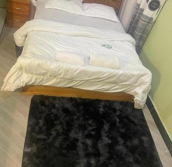 בית מלון כפרי The First Royal Tour Lodge