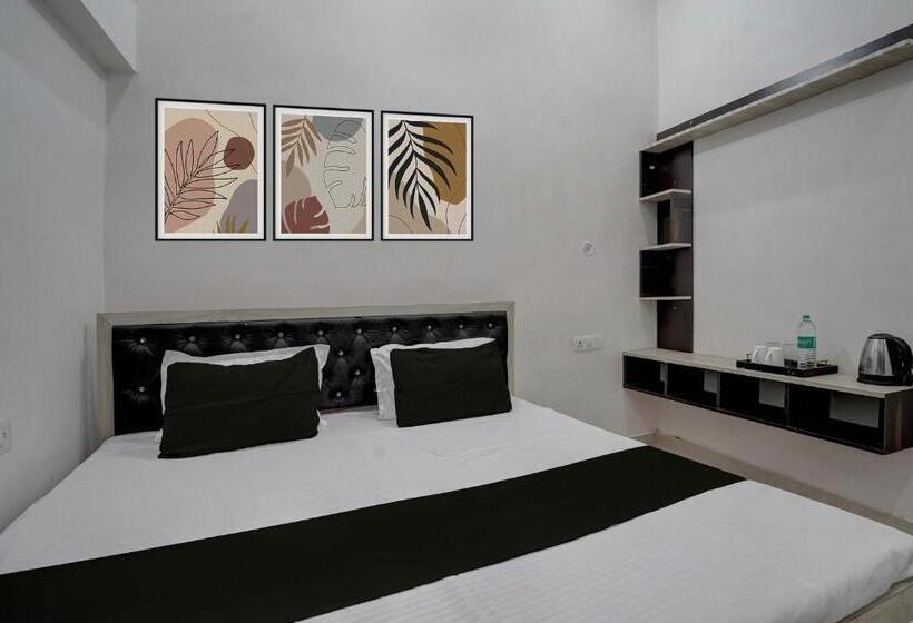 Oyo Hotel Sakshi Palace