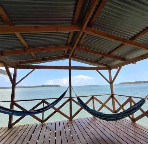 پانسیون Boathouse Bungalows By The Sea