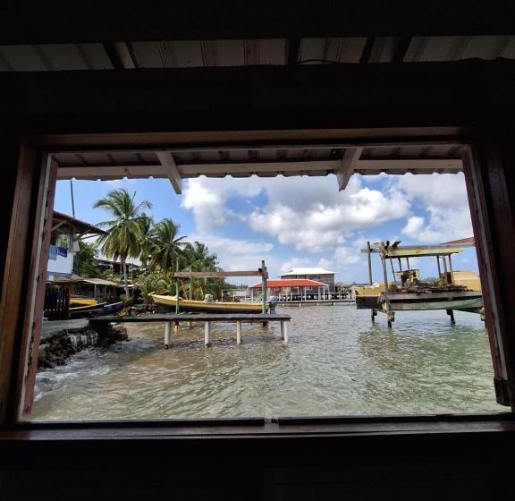 پانسیون Boathouse Bungalows By The Sea
