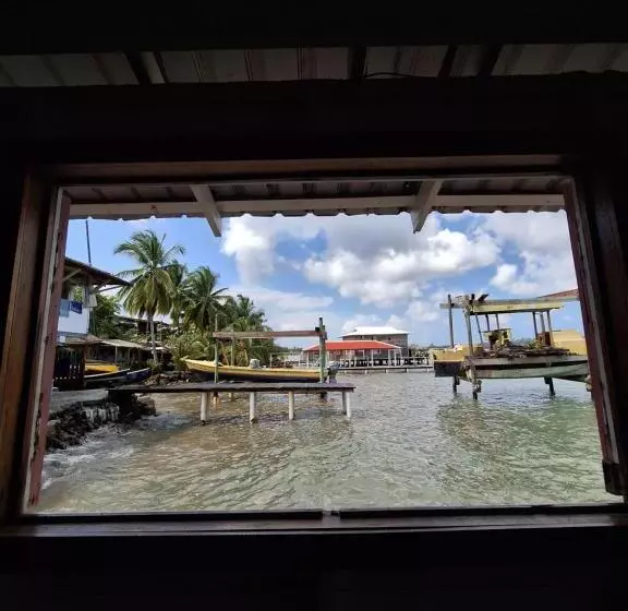 پانسیون Boathouse Bungalows By The Sea