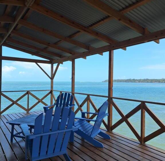 پانسیون Boathouse Bungalows By The Sea