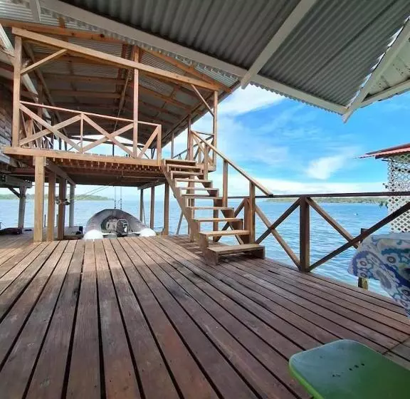 پانسیون Boathouse Bungalows By The Sea