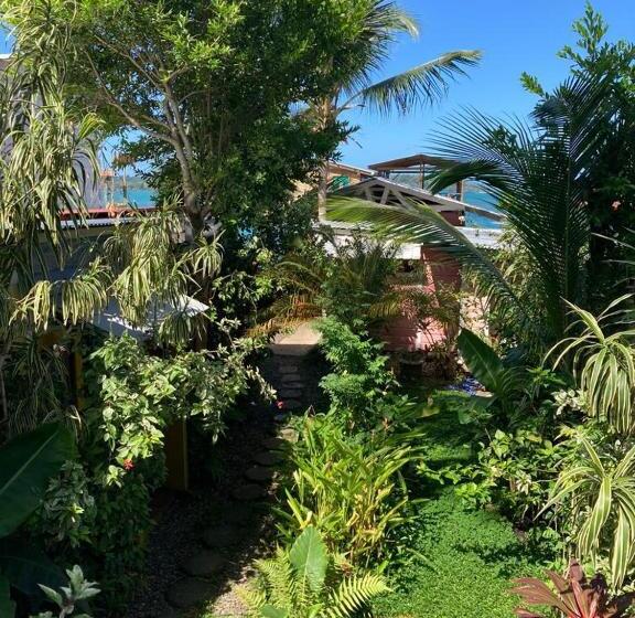 پانسیون Boathouse Bungalows By The Sea