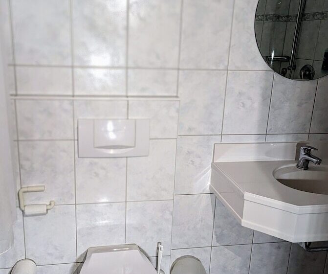 پانسیون Room In Guest Room Single Room In City Hotel In The Centre Of Rastatt