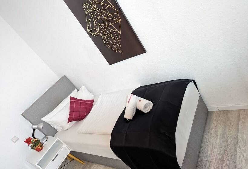 پانسیون Room In Guest Room Single Room In City Hotel In The Centre Of Rastatt