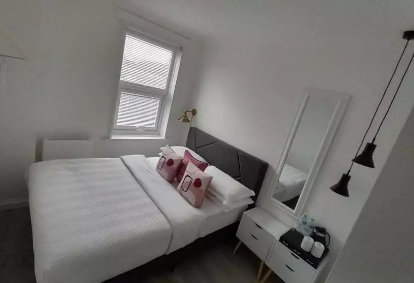 ペンション Home Away From Home