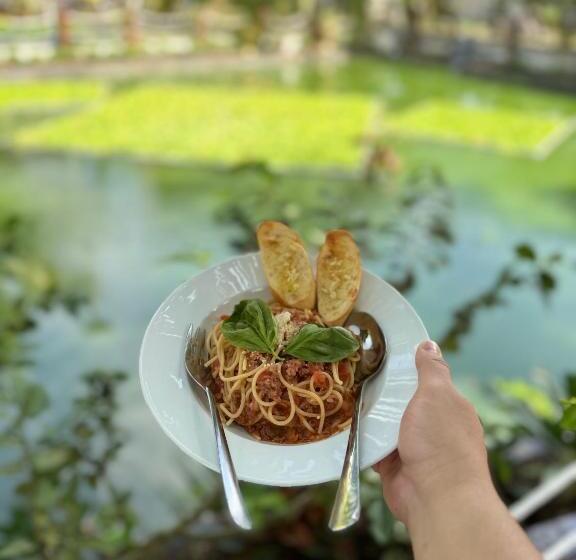 تختخواب و صبحانه Bưng Riềng Garden