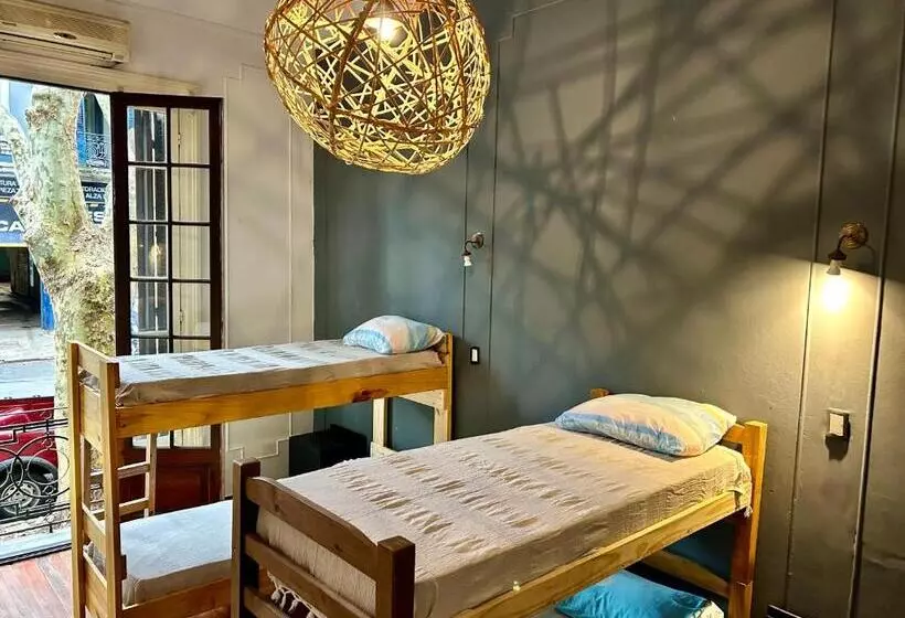 تختخواب و صبحانه Hostel Bohemian