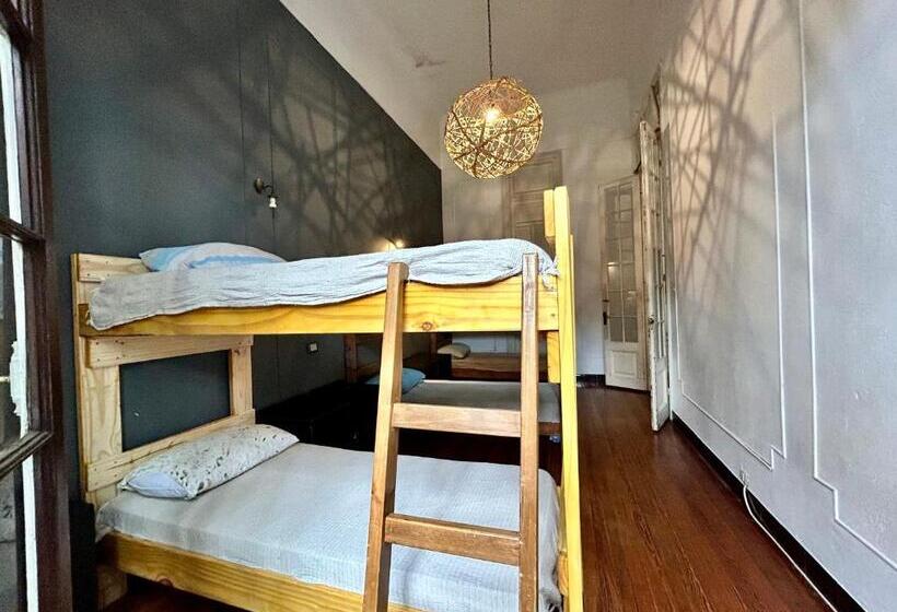 تختخواب و صبحانه Hostel Bohemian