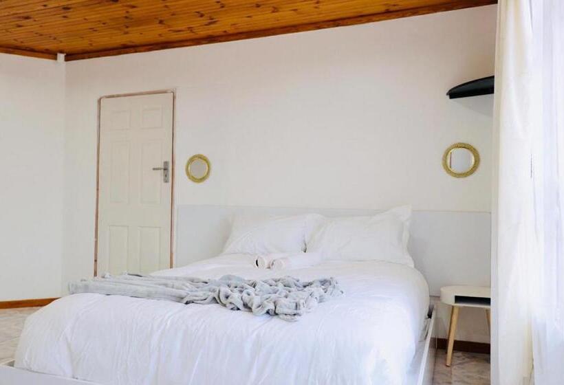 פנסיון Lake Acres Guest House