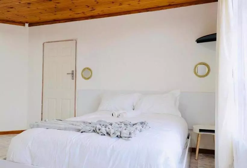 Majatalo Lake Acres Guest House